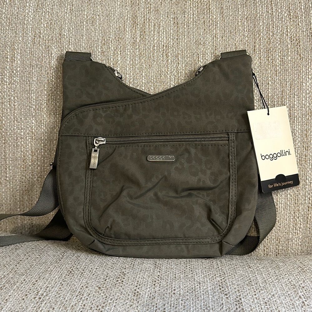Baggallini Pocket Crossover Crossbody in gray with leopard print